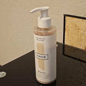 Light blonde hair color +gloss